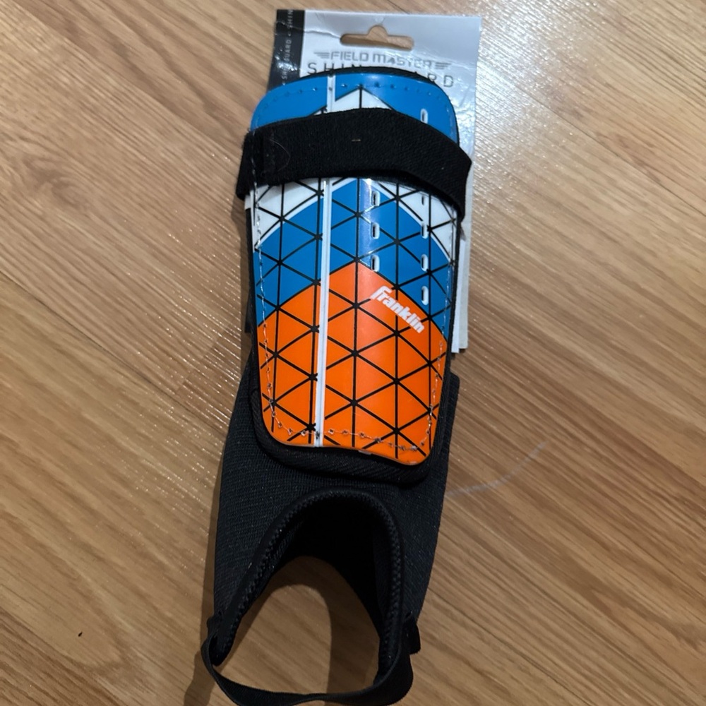 Franklin Youth Soccer Shin Guards in Blue & Orange Small up to4-7(1.4m)…144
